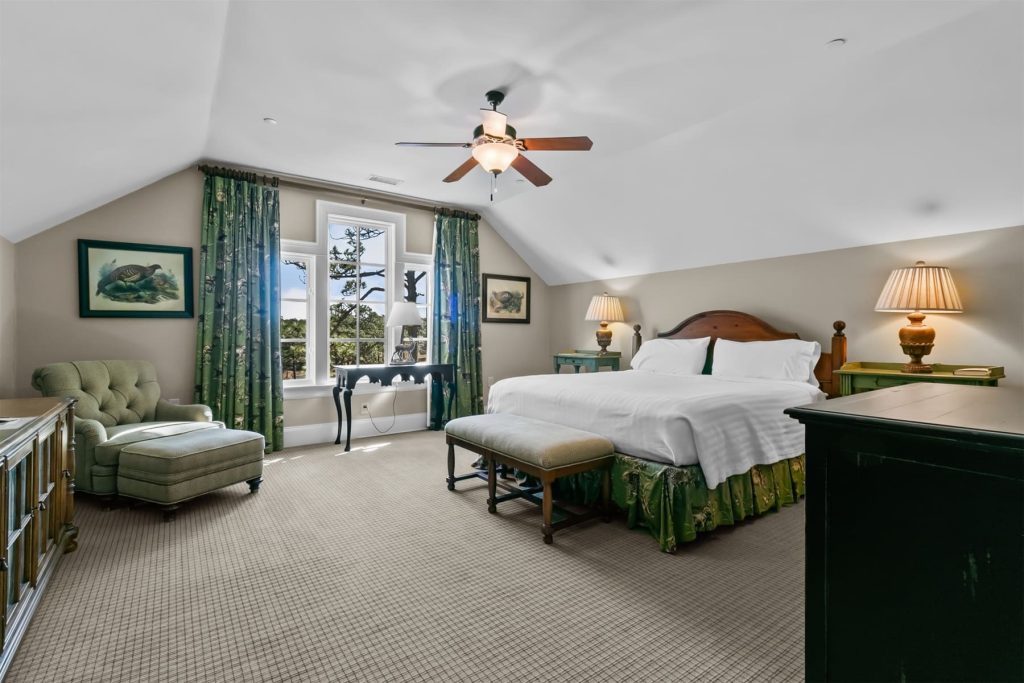 Clubhouse Suite Forest Creek interior view